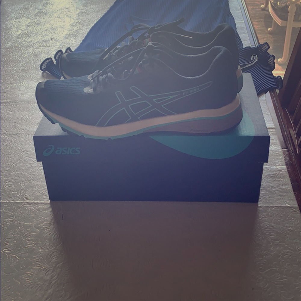 ASICS gym shoes size 9 medium